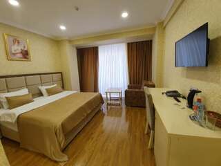 Отель El Royal Hotel Баку Двухместный номер Делюкс с 1 кроватью или 2 отдельными кроватями, вид на город-12