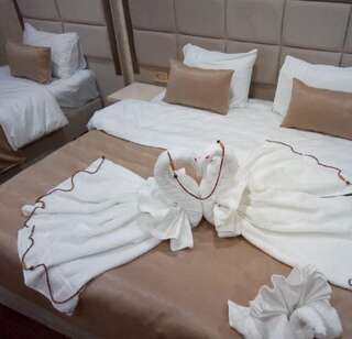 Отель El Royal Hotel Баку Двухместный номер Делюкс с 1 кроватью или 2 отдельными кроватями, вид на город-1